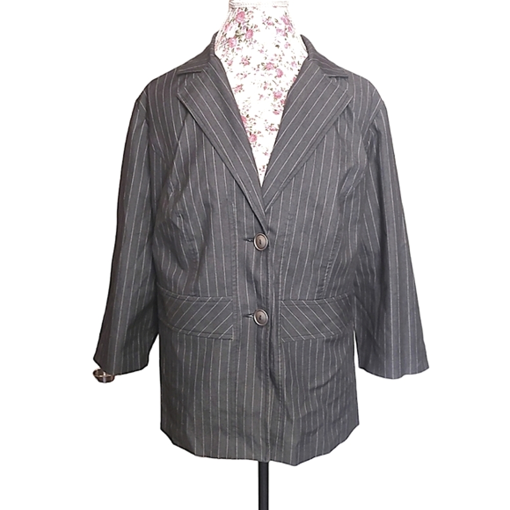 3/4 sleeve pinstripe blazer